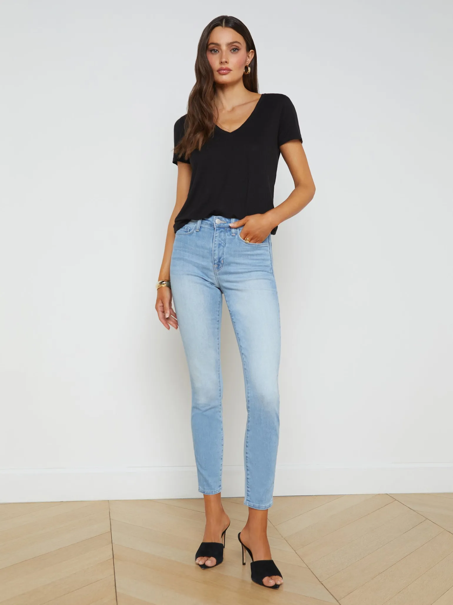 Daijia V-Neck Tee